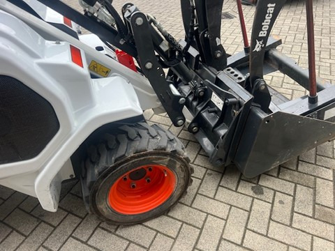 Compact loader BOBCAT L23