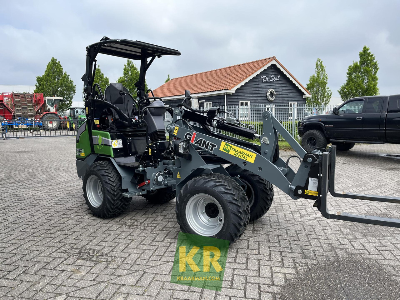 Compact loader Giant G2200E