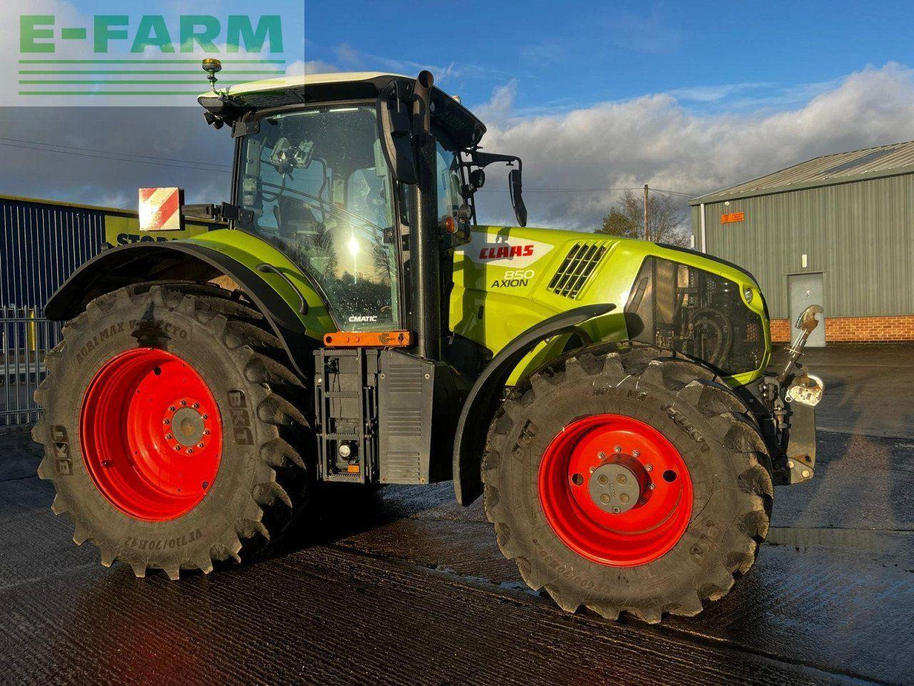 Farm tractor CLAAS AXION 850