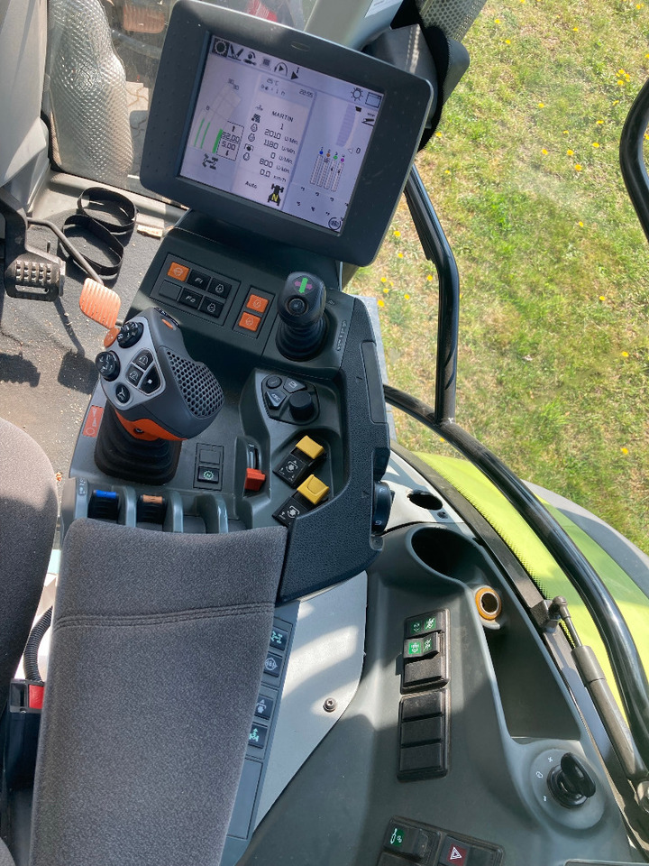 Farm tractor CLAAS Arion 650 CMATIC