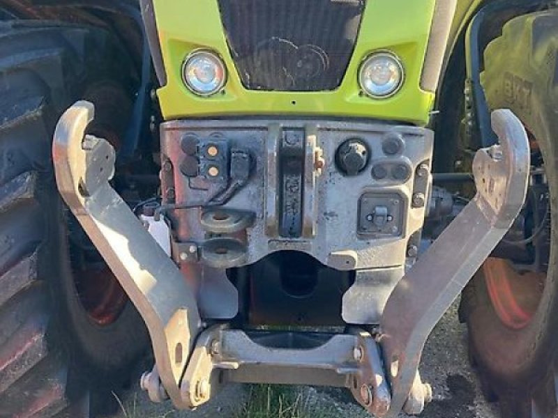 Farm tractor CLAAS Axion 830