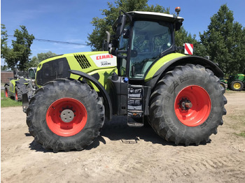 Farm tractor CLAAS Axion 870