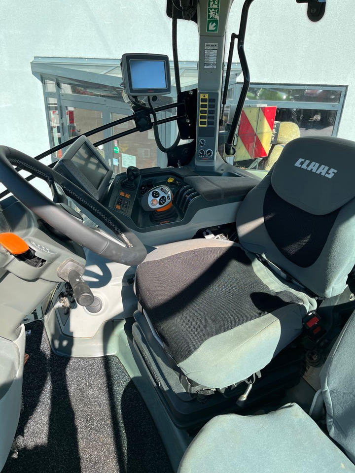Farm tractor CLAAS Axion 870 C-Matic