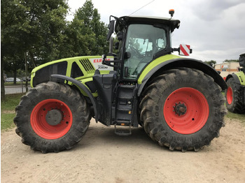 Farm tractor CLAAS Axion 920