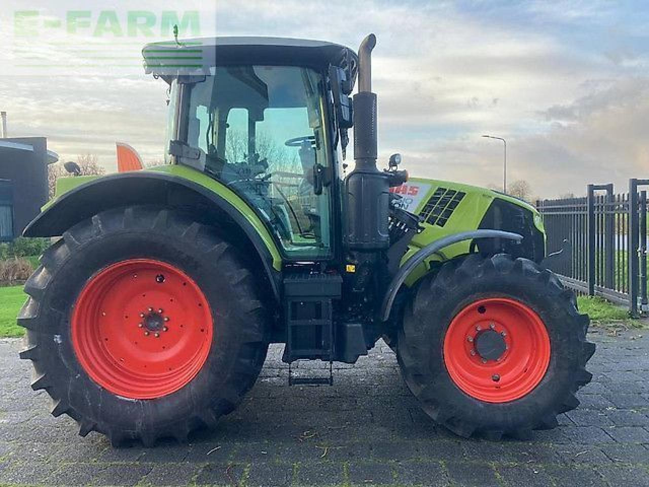 Farm tractor CLAAS arion 510 cis + CIS