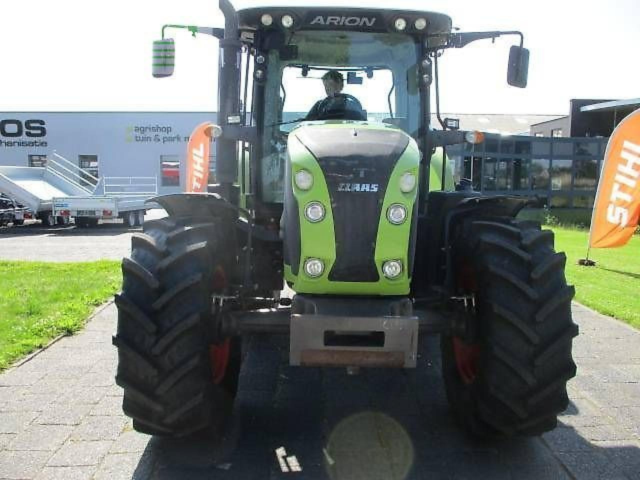 Farm tractor CLAAS arion 520