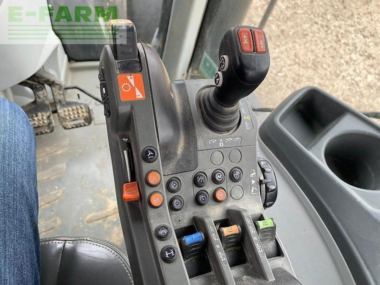 Farm tractor CLAAS arion 660 cis +