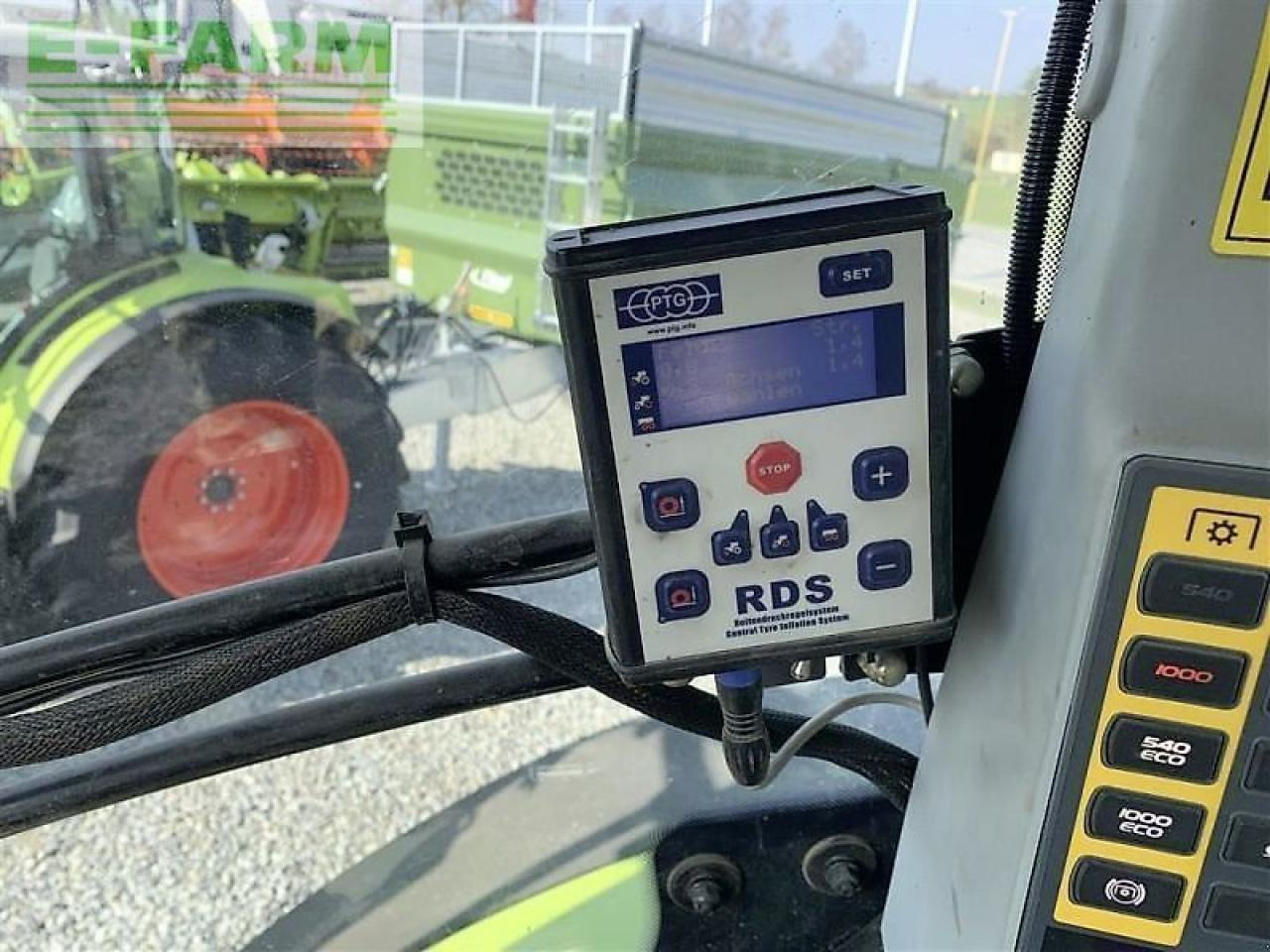 Farm tractor CLAAS axion 850 cebis