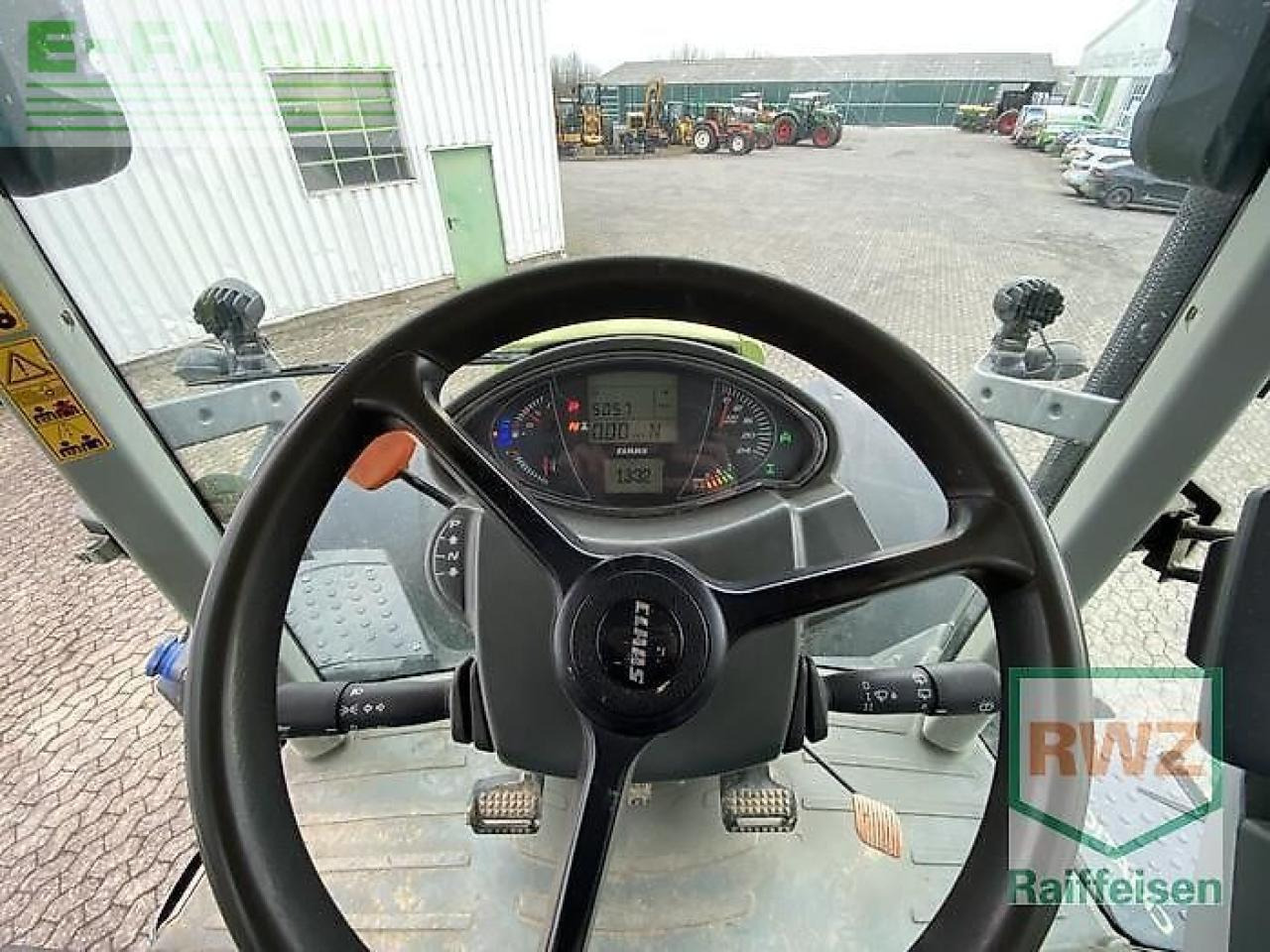 Farm tractor CLAAS axion 870 cmatic CMATIC