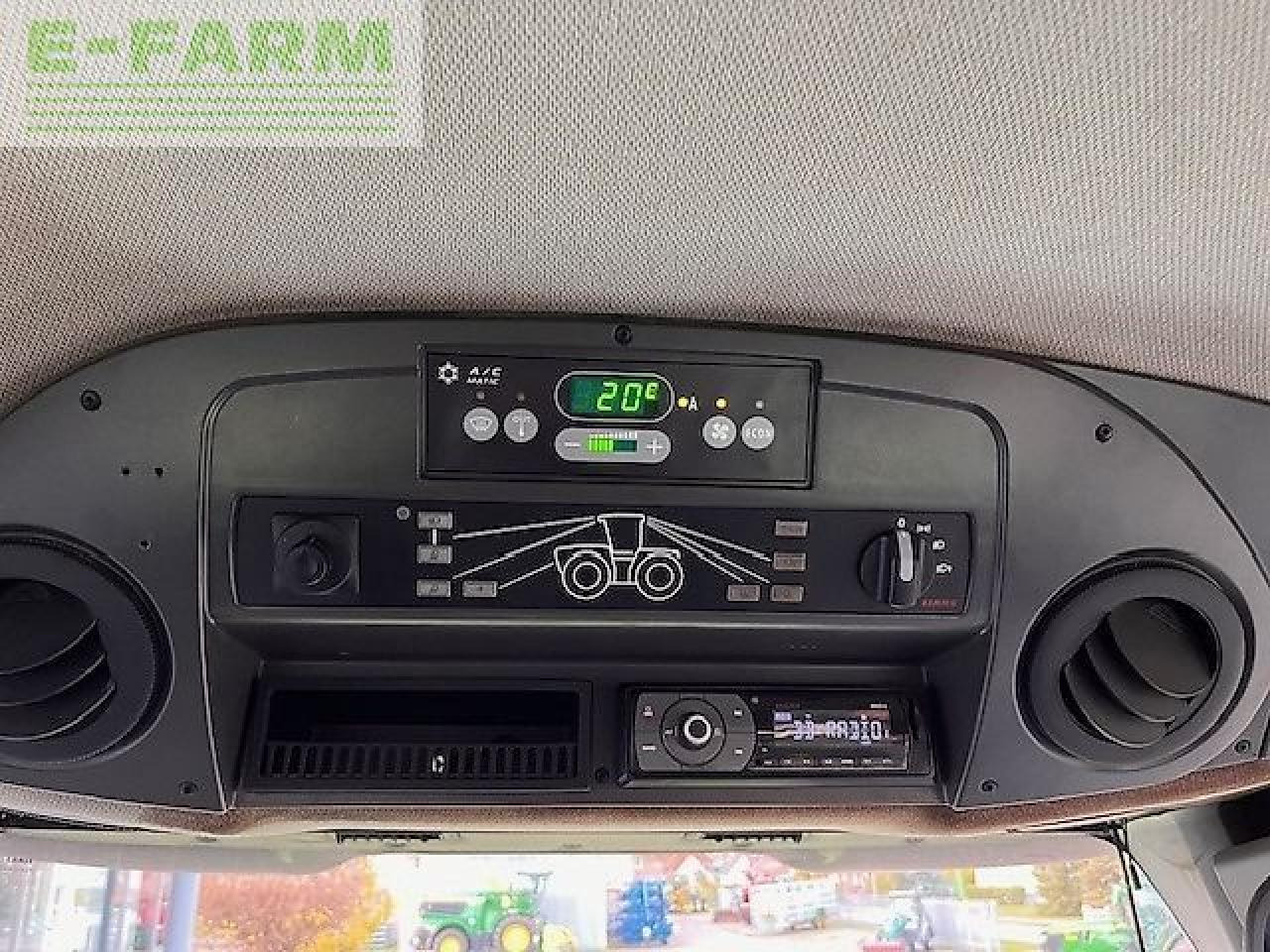 Farm tractor CLAAS xerion