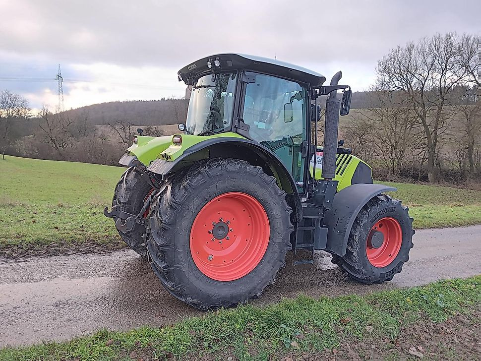 Farm tractor Claas Arion 550 Cebis