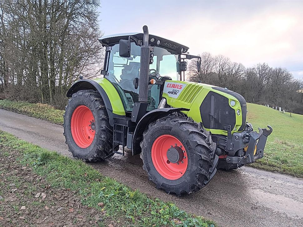 Farm tractor Claas Arion 550 Cebis