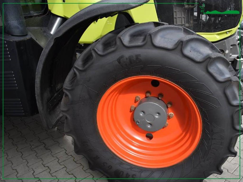 Farm tractor Claas Axion 810