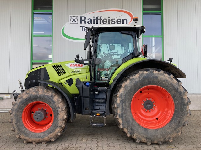Farm tractor Claas Axion 830