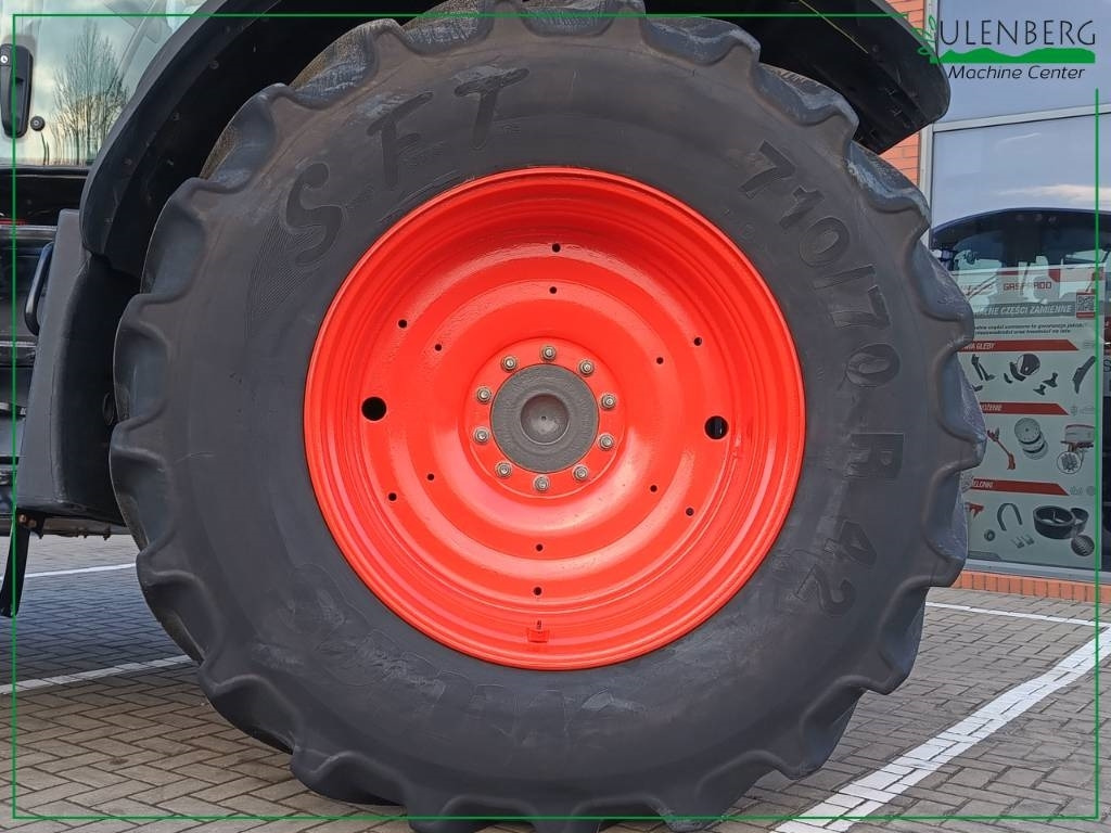 Farm tractor Claas Axion 850