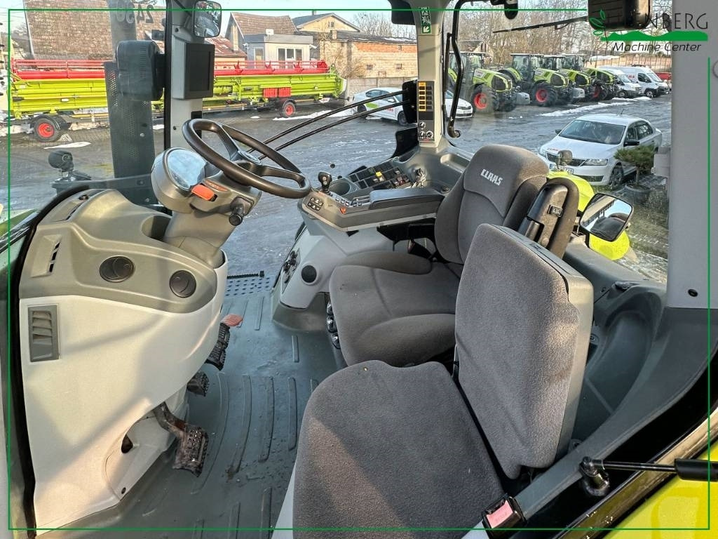 Farm tractor Claas Axion 850