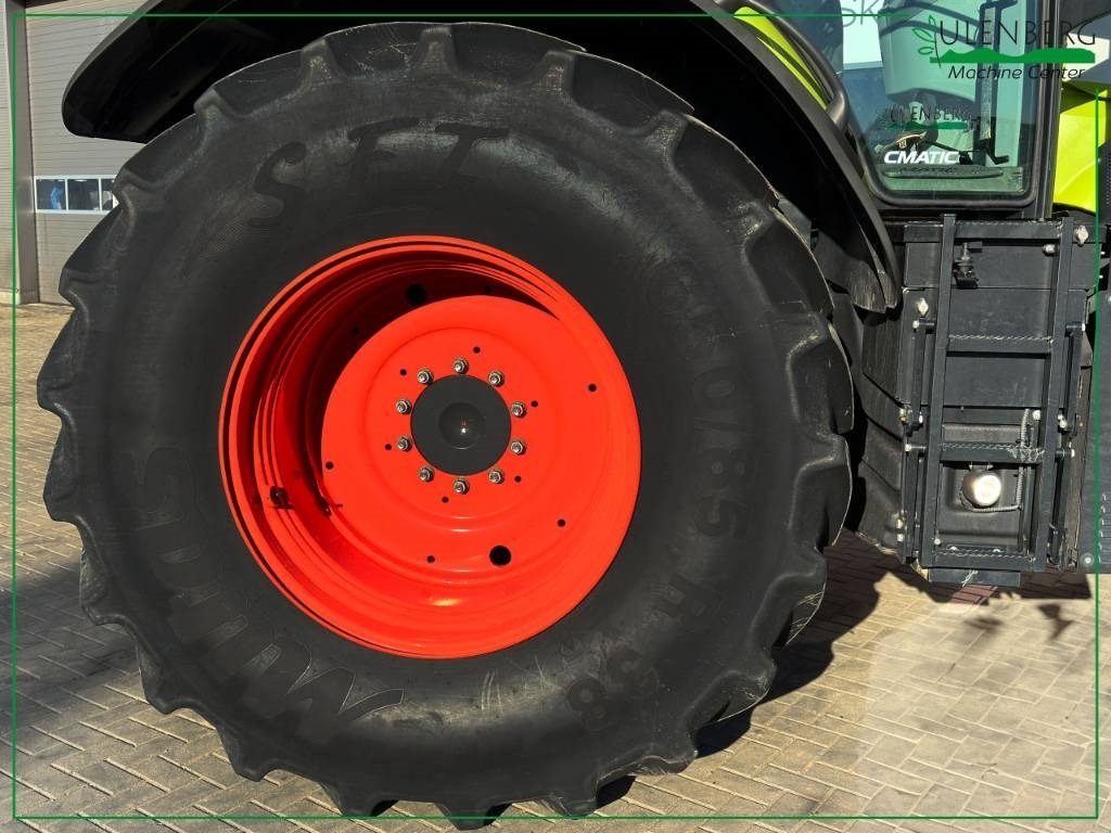 Farm tractor Claas Axion 870
