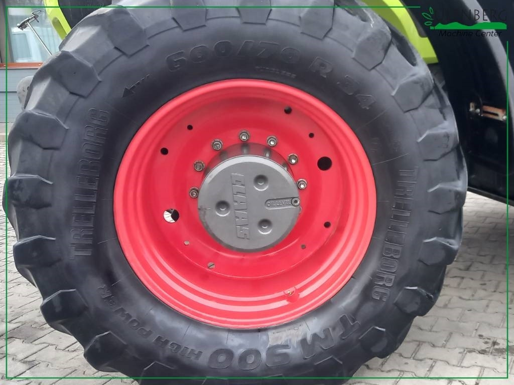 Farm tractor Claas Axion 920 Cmatic