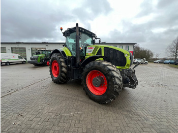 Farm tractor Claas Axion 930