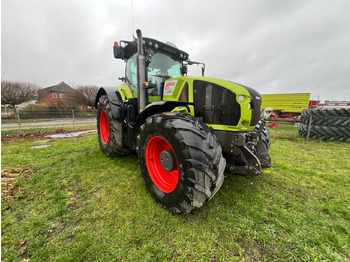 Farm tractor Claas Axion 930