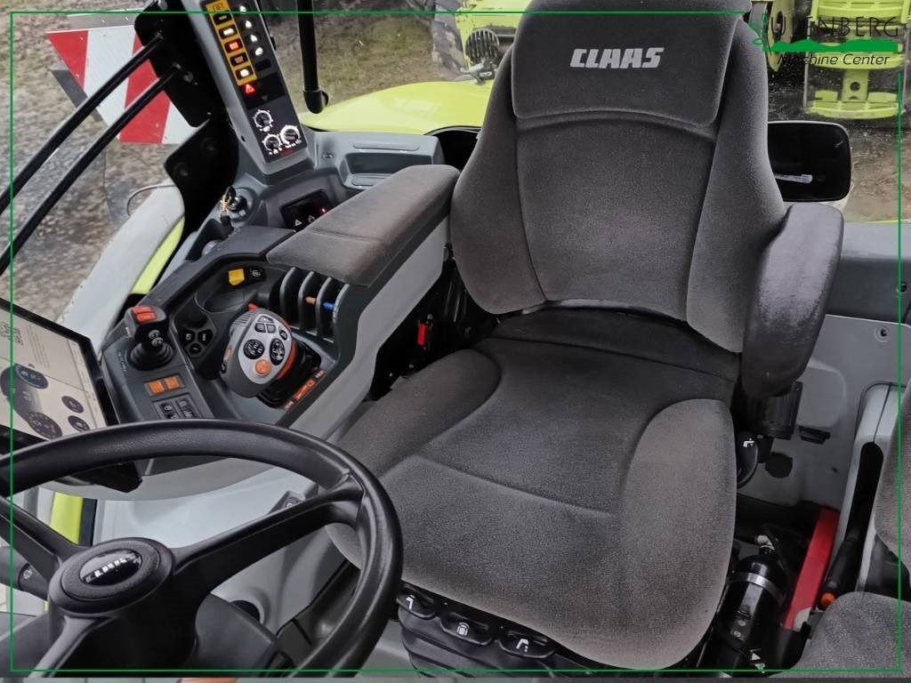 Farm tractor Claas Axion 930