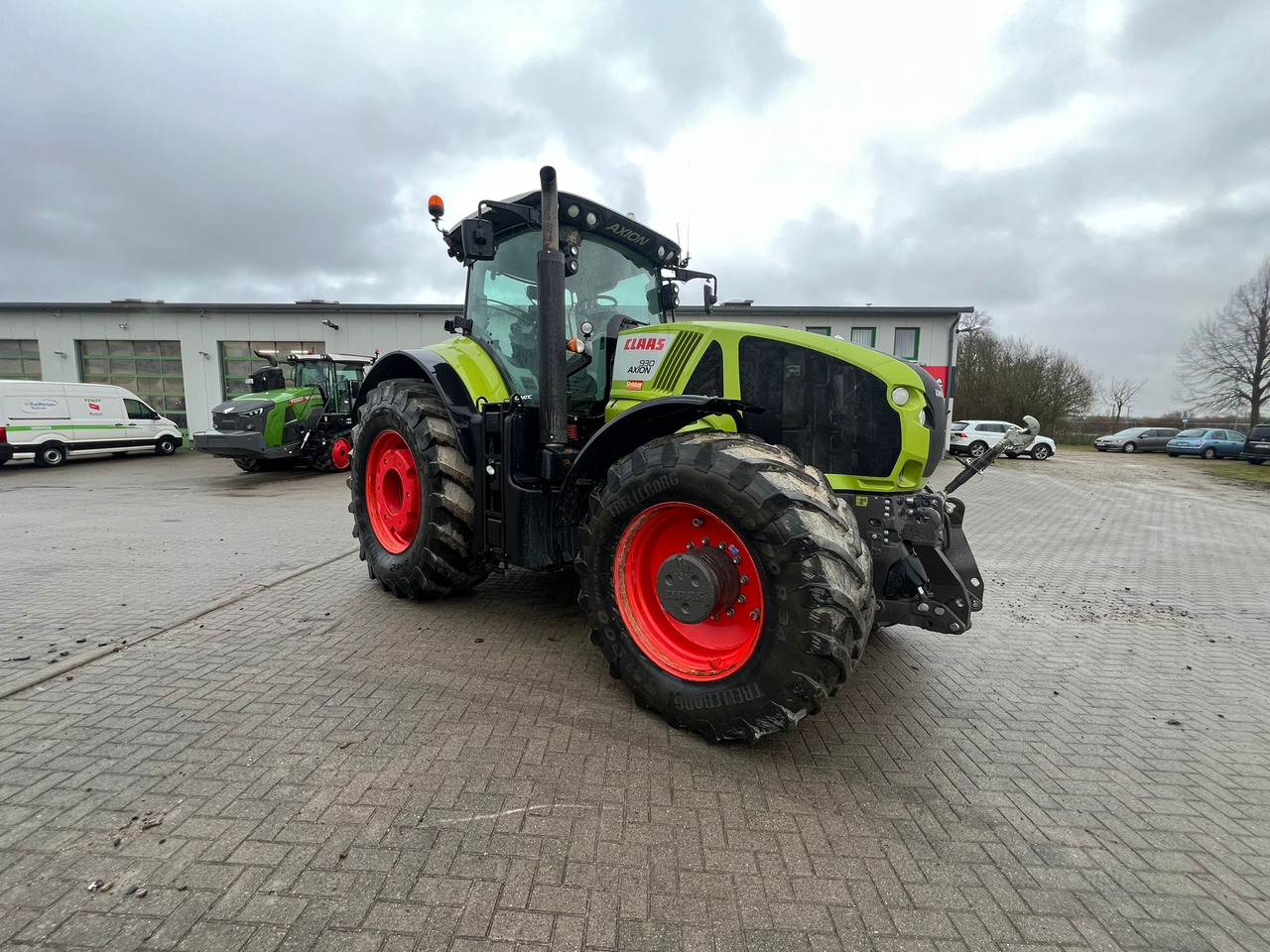 Farm tractor Claas Axion 930