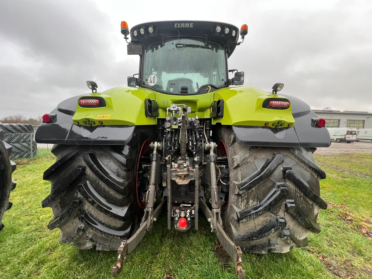 Farm tractor Claas Axion 930