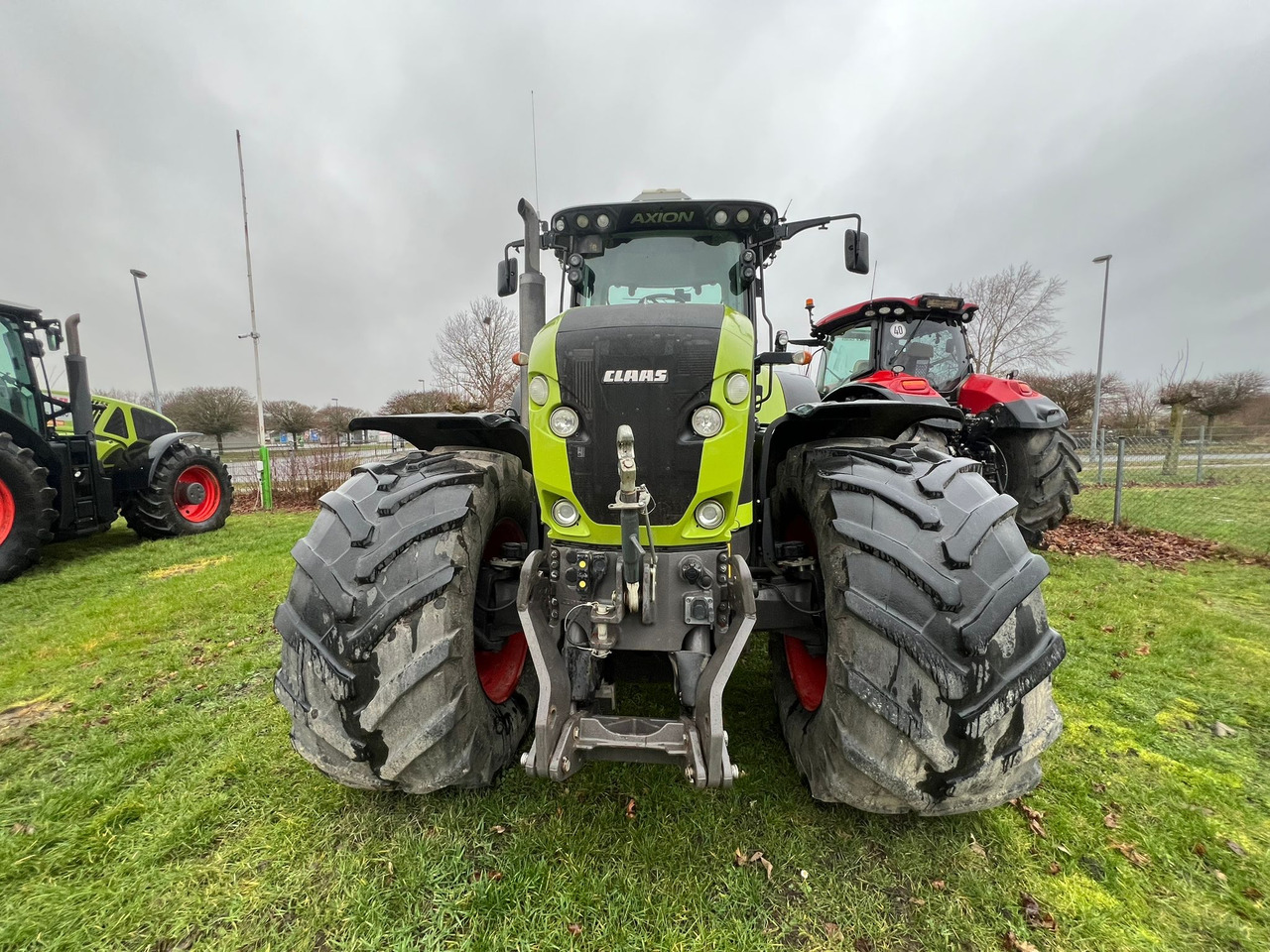 Farm tractor Claas Axion 930