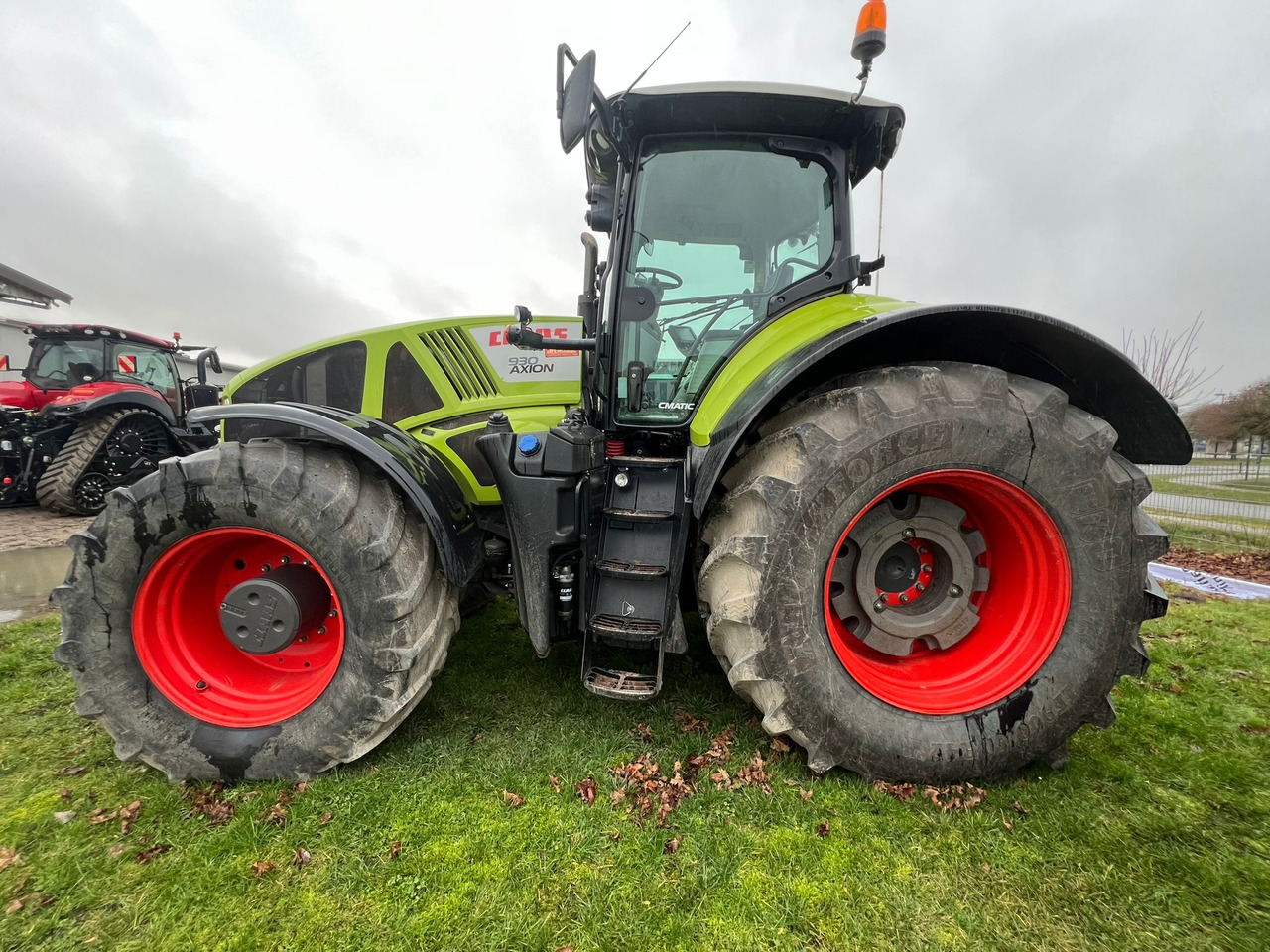 Farm tractor Claas Axion 930