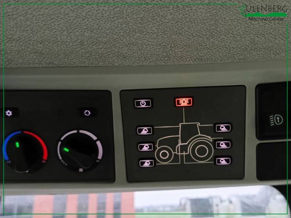 Farm tractor Claas Axion 950