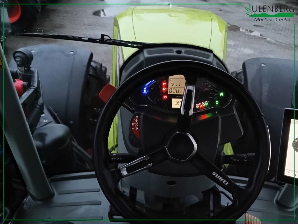 Farm tractor Claas Axion 960