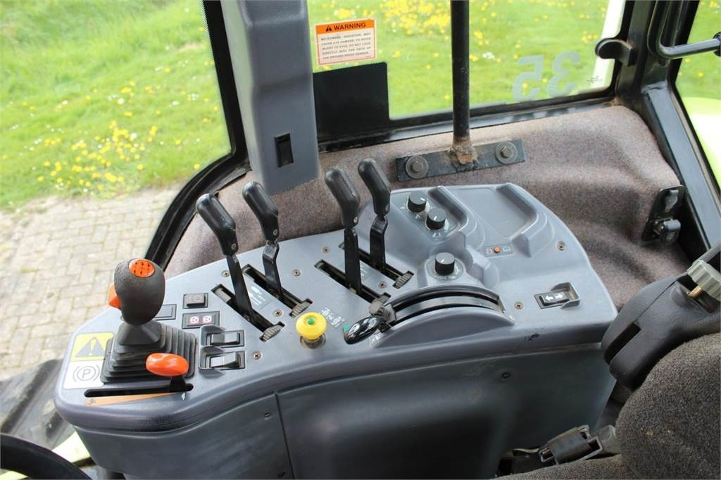 Farm tractor Claas Challenger 35