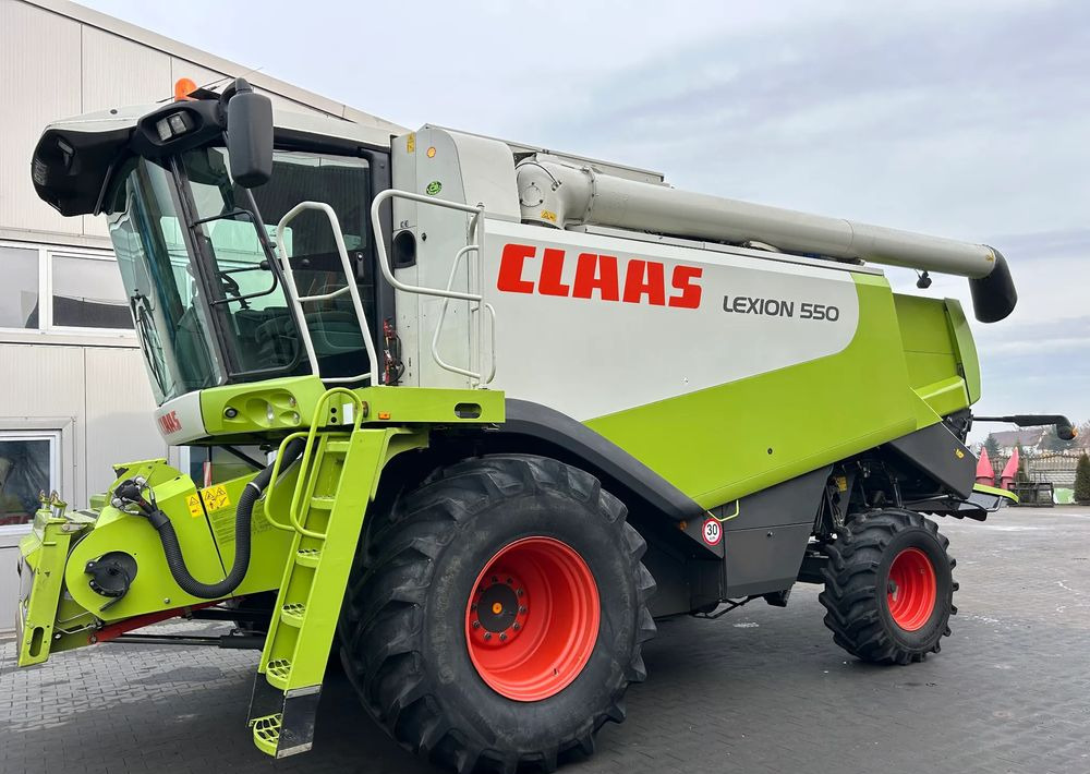 Farm tractor Claas Lexion 550