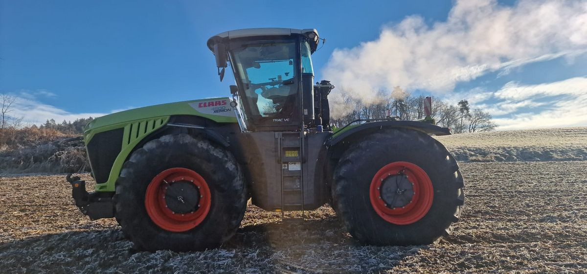 Farm tractor Claas Xerion 4500 Trac VC