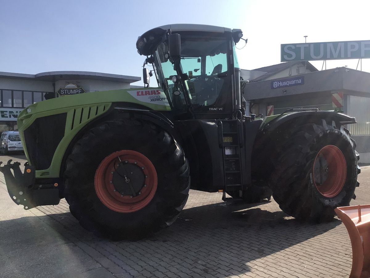 Farm tractor Claas Xerion 4500 Trac VC