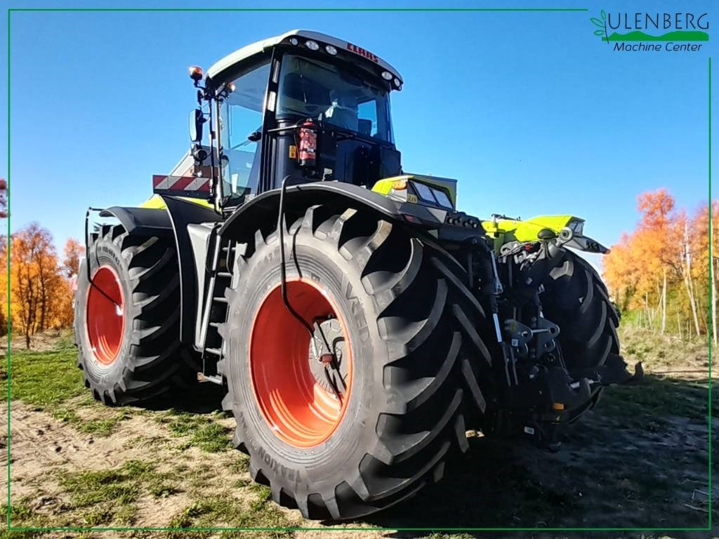 Farm tractor Claas Xerion 5000 Trac