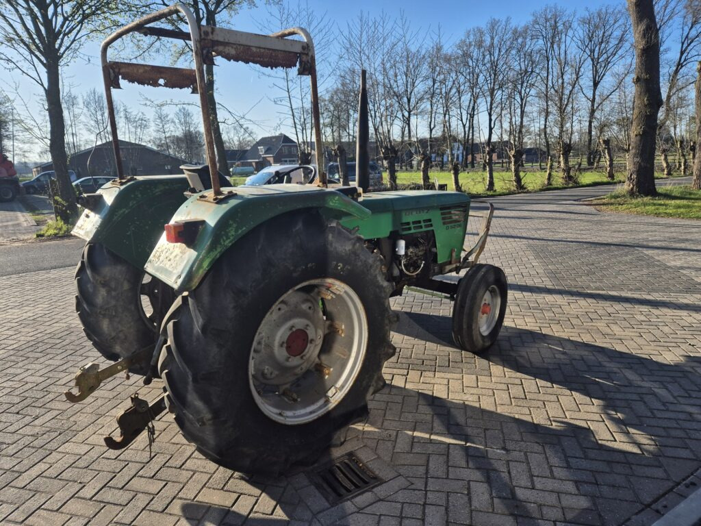 Farm tractor DEUTZ D5206