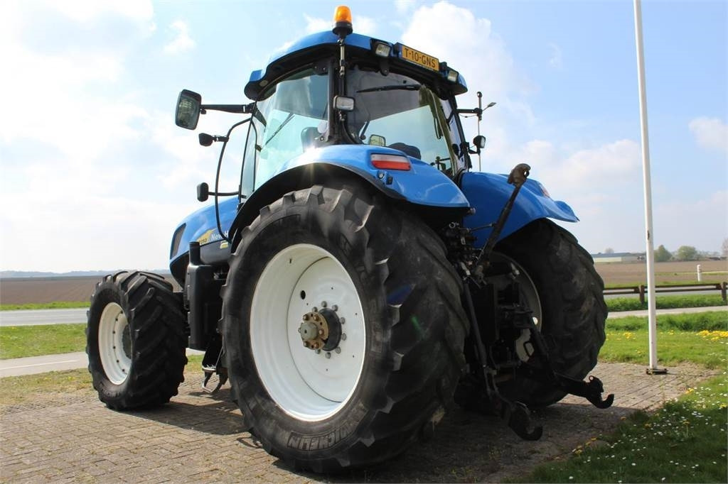 Farm tractor New Holland T7050