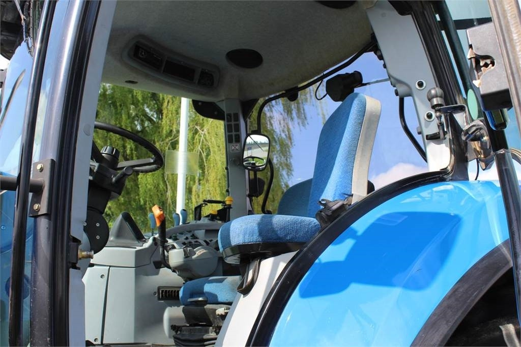 Farm tractor New Holland T7050