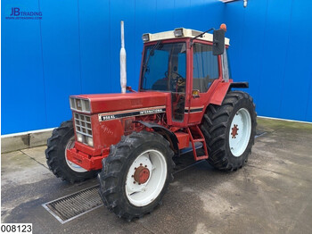 Farm tractor INTERNATIONAL