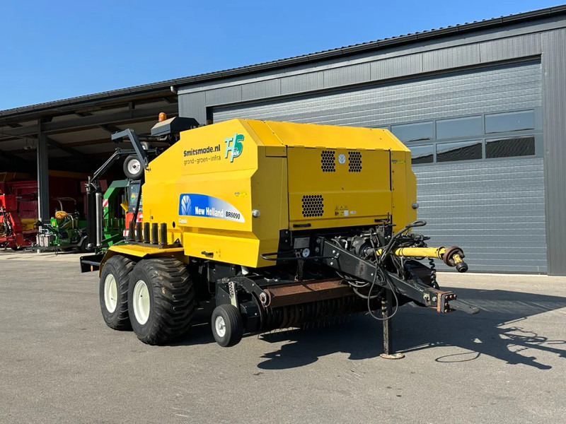 Agricultural machinery New Holland BR6090 balenpers