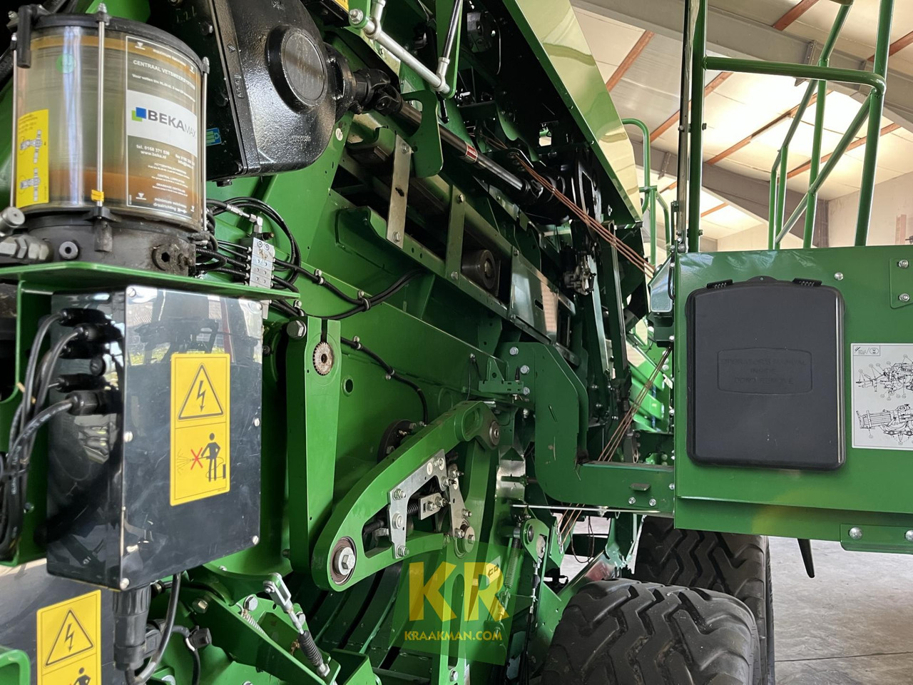 Square baler John Deere L624