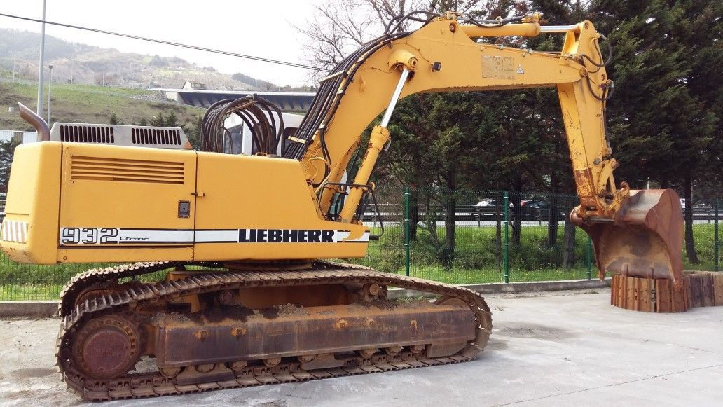 Crawler excavator LIEBHERR R932LI N/S: 572-4218 y 572-4232