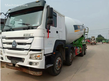 Concrete mixer truck SINOTRUK HOWO