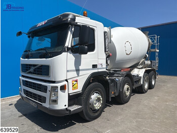 Used Volvo concrete truck FMX 500 8x4 Liebherr 9 m3 / Belt 12+4