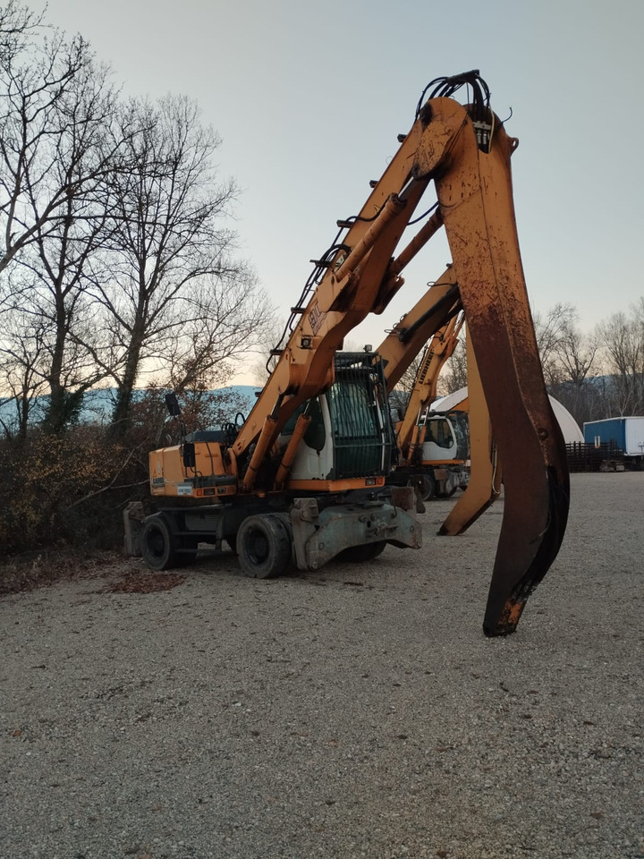 Waste/ Industry handler LIEBHERR A904C-2005