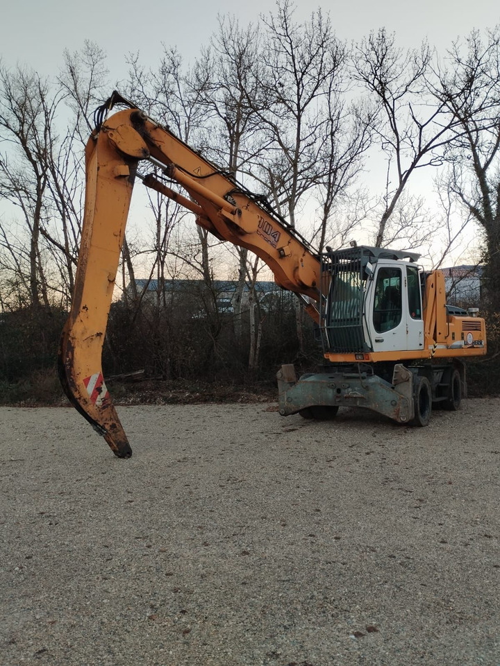 Waste/ Industry handler LIEBHERR A904C-2005