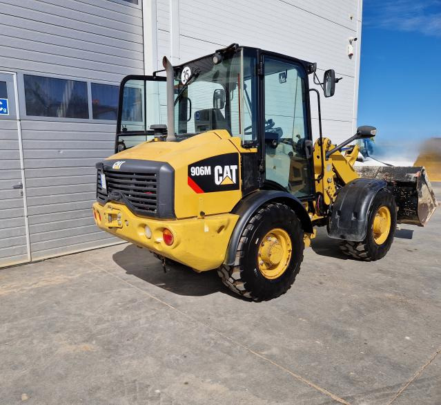 Wheel loader CATERPILLAR 906M