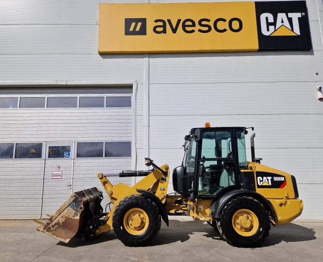 Wheel loader CATERPILLAR 906M