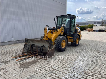 Wheel loader  CAT 907M